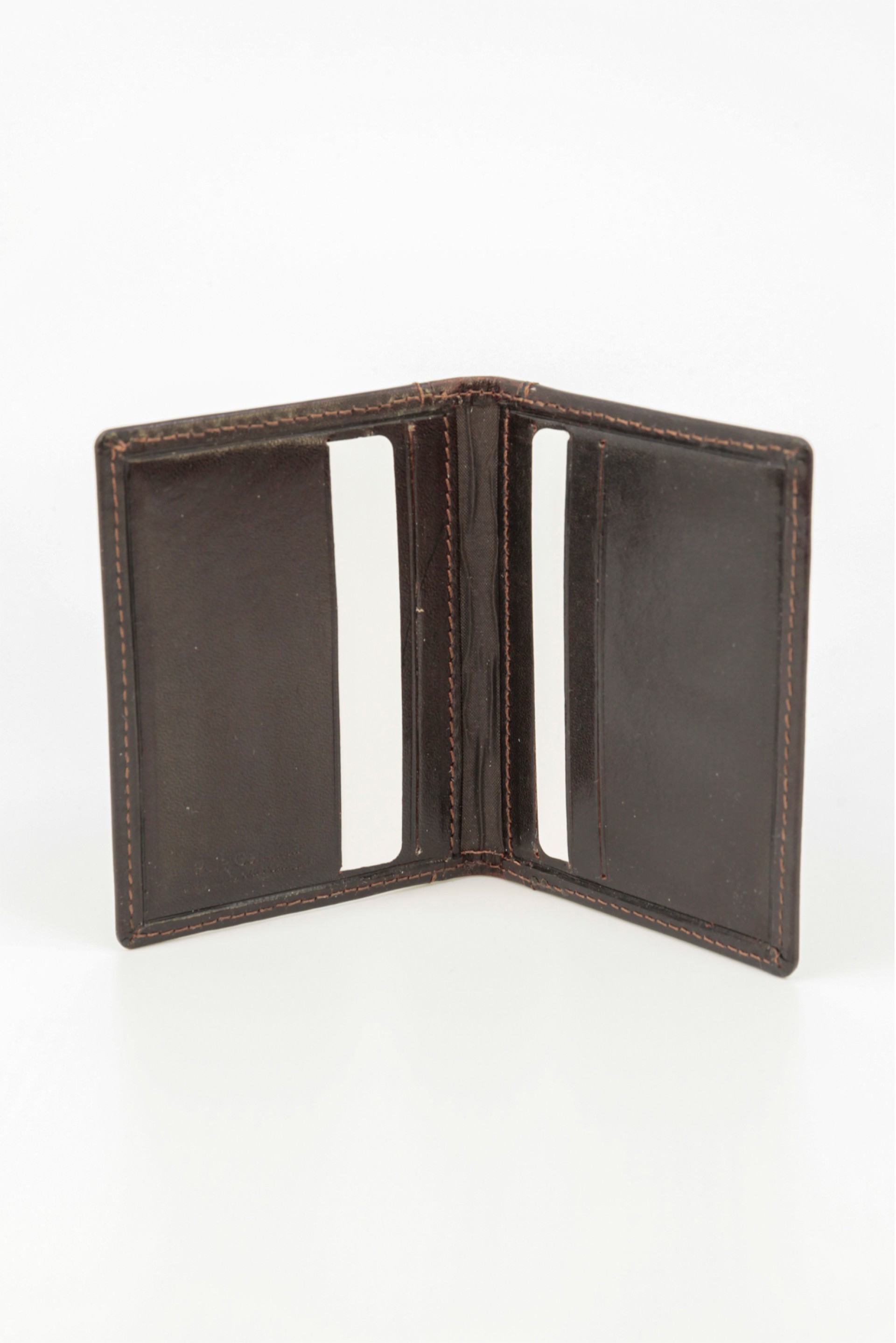 Porta-cartões em pele