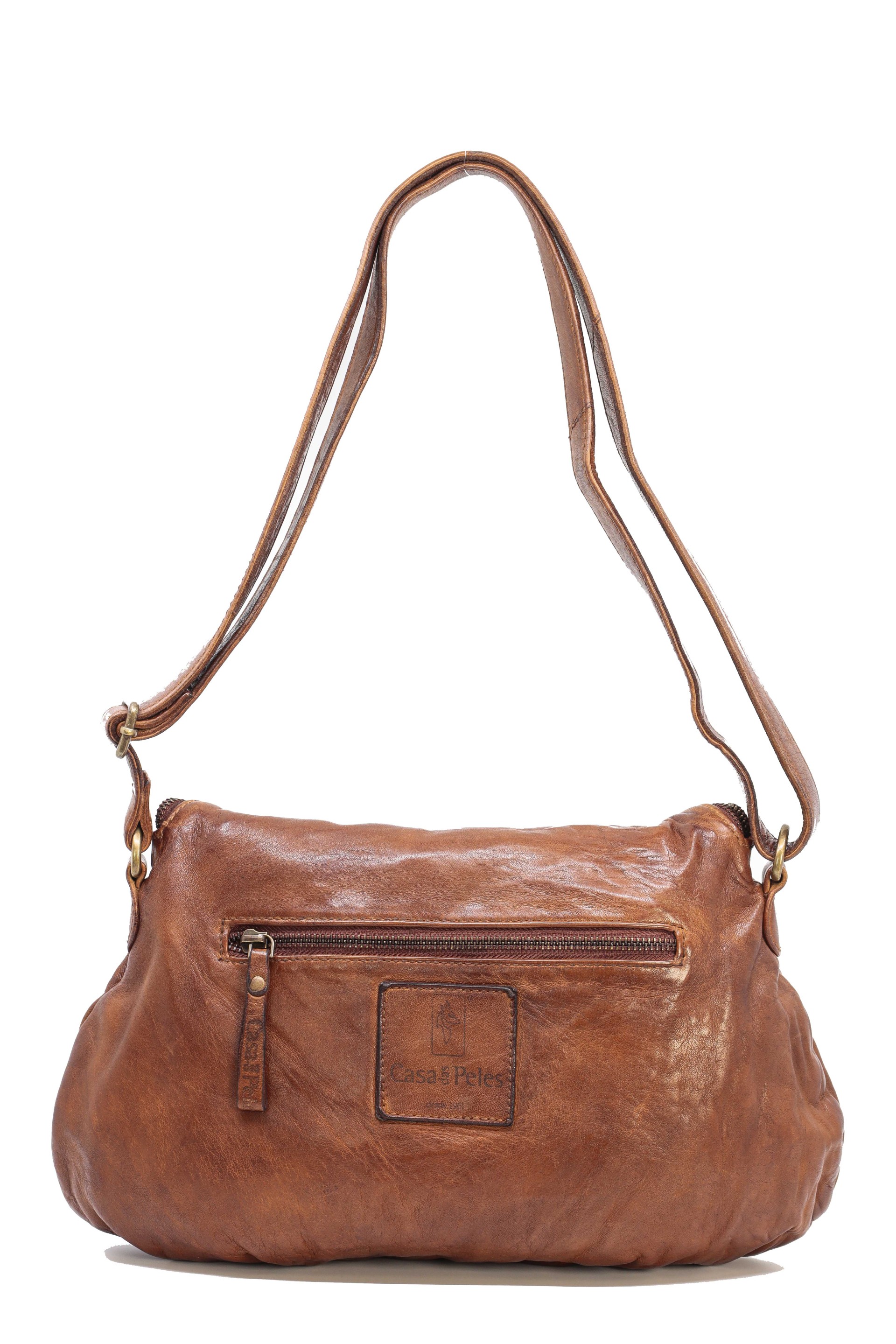 Mala em pele à tiracolo