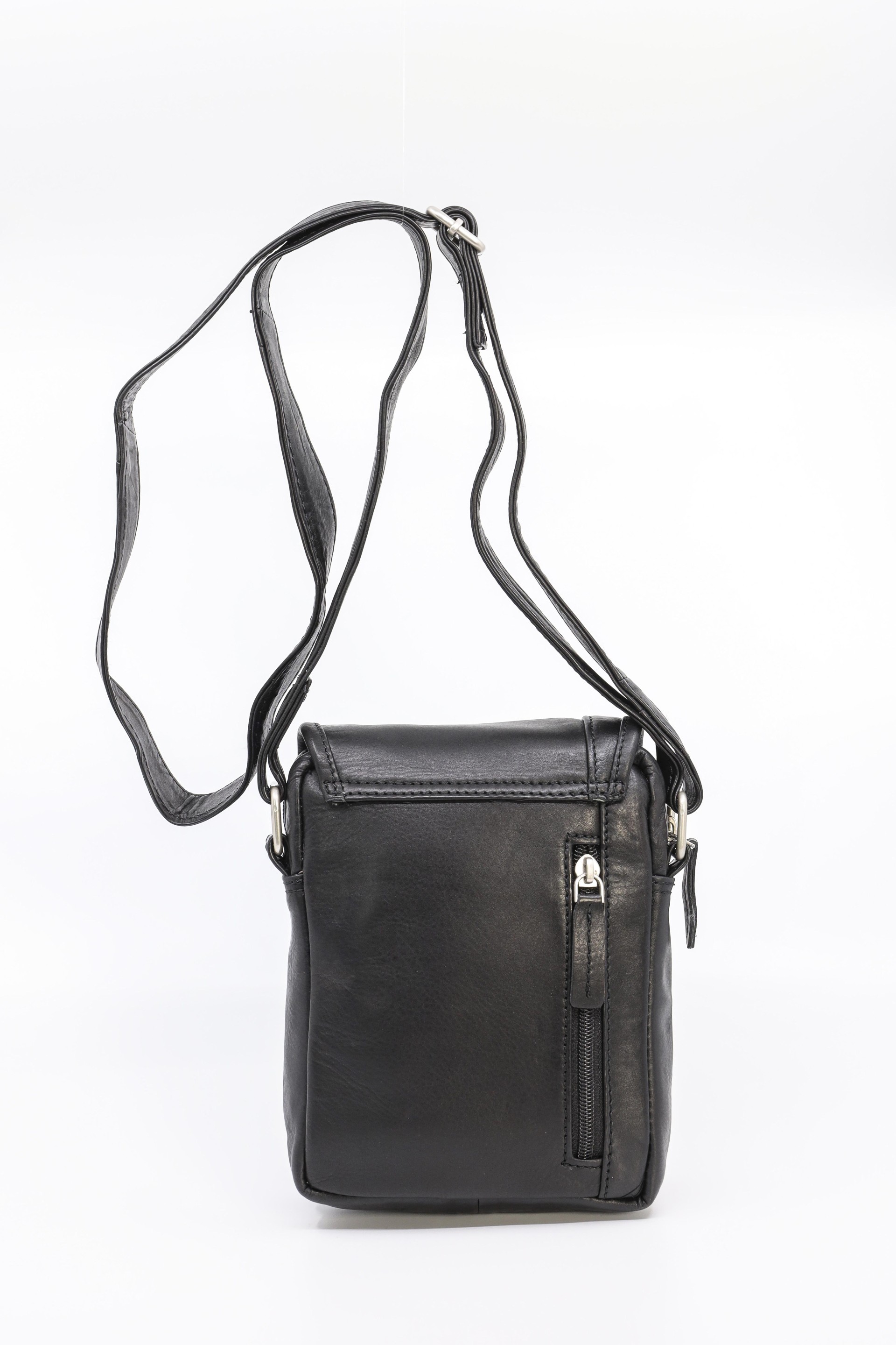 Mala em pele à tiracolo