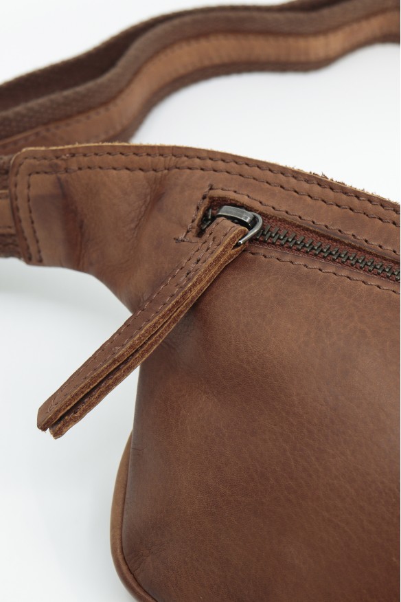 Bolsa de cintura em pele