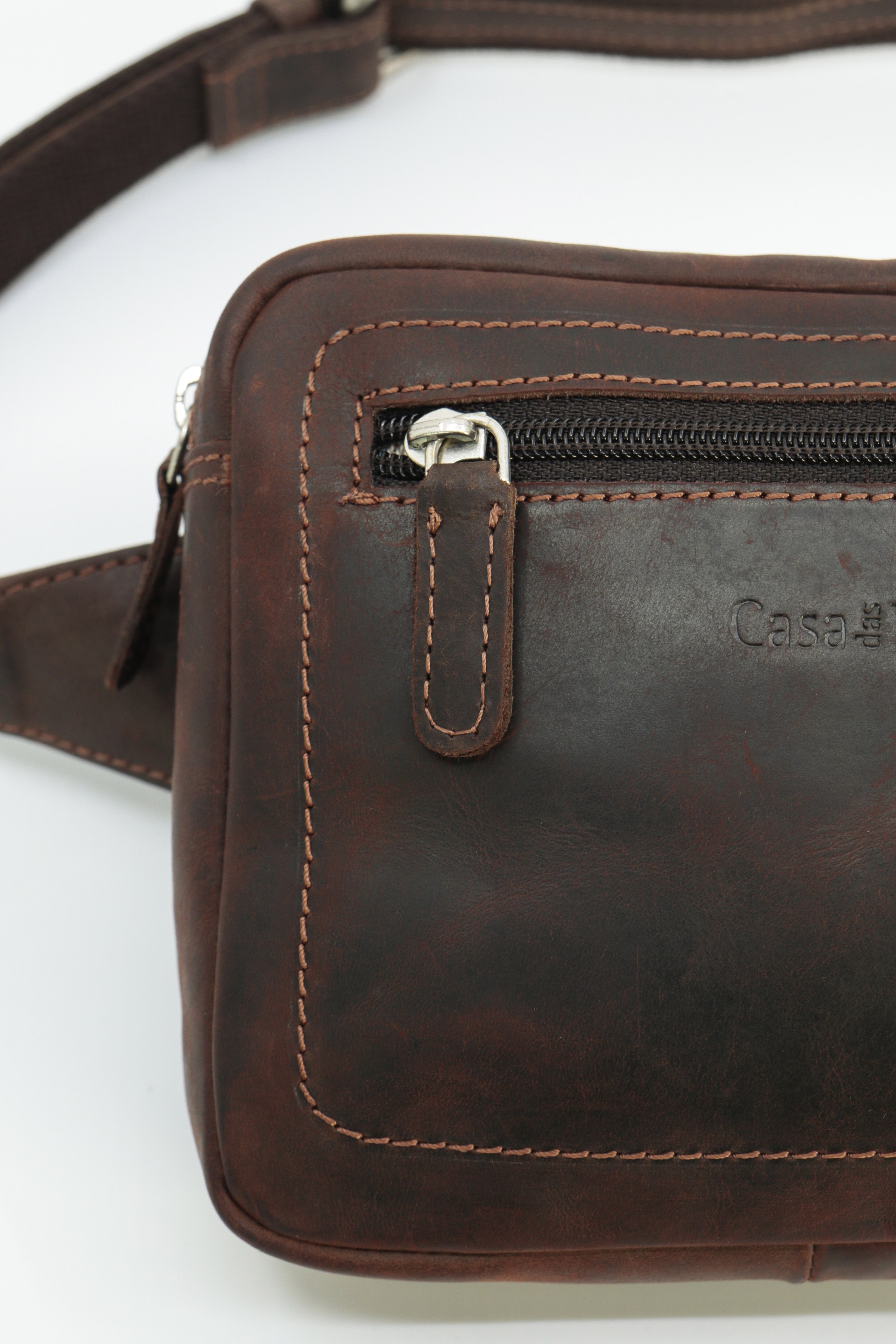 Bolsa de cintura em pele