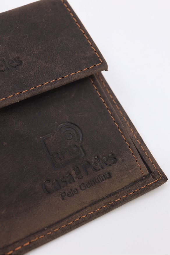 Porta-moedas em pele