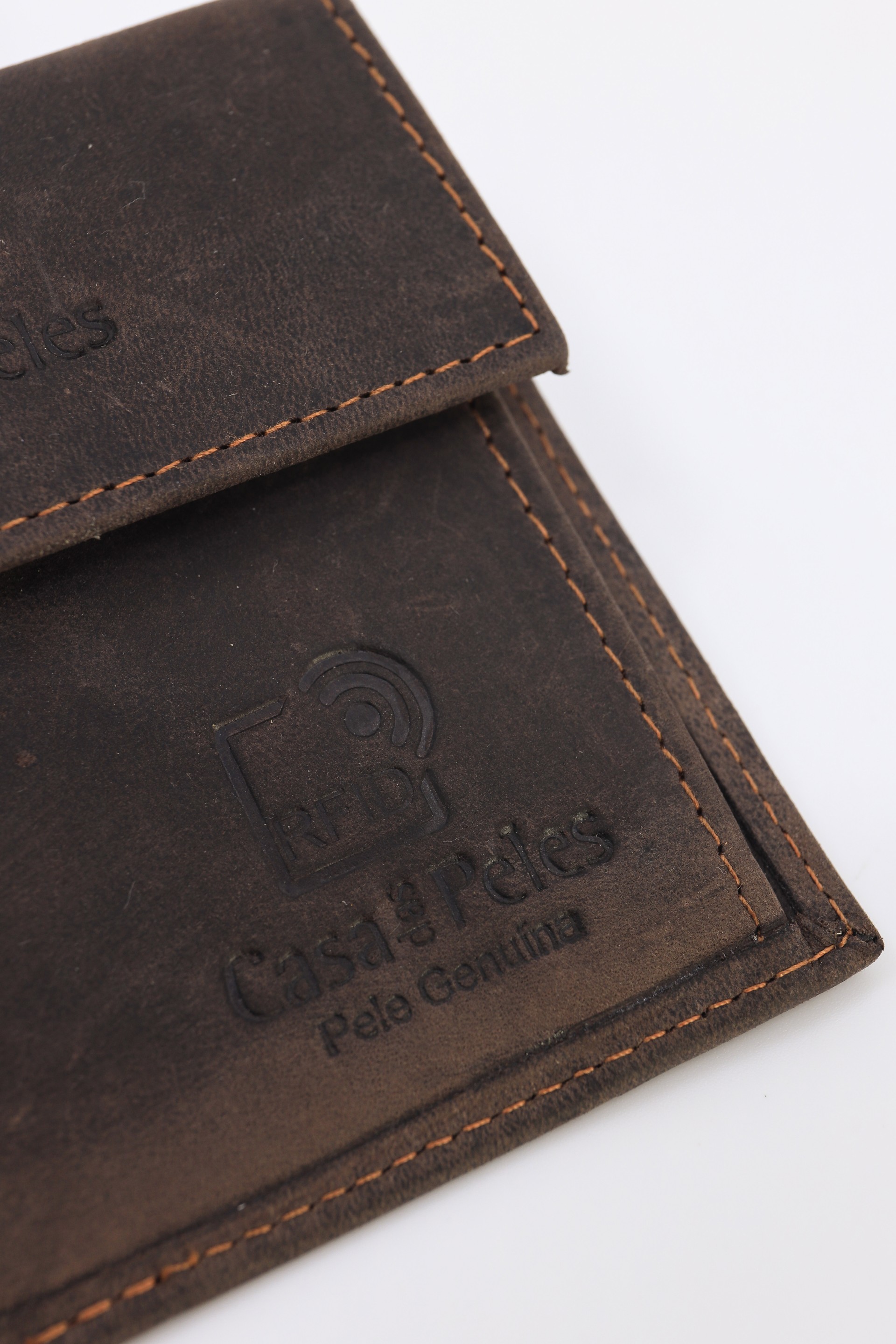 Porta-moedas em pele