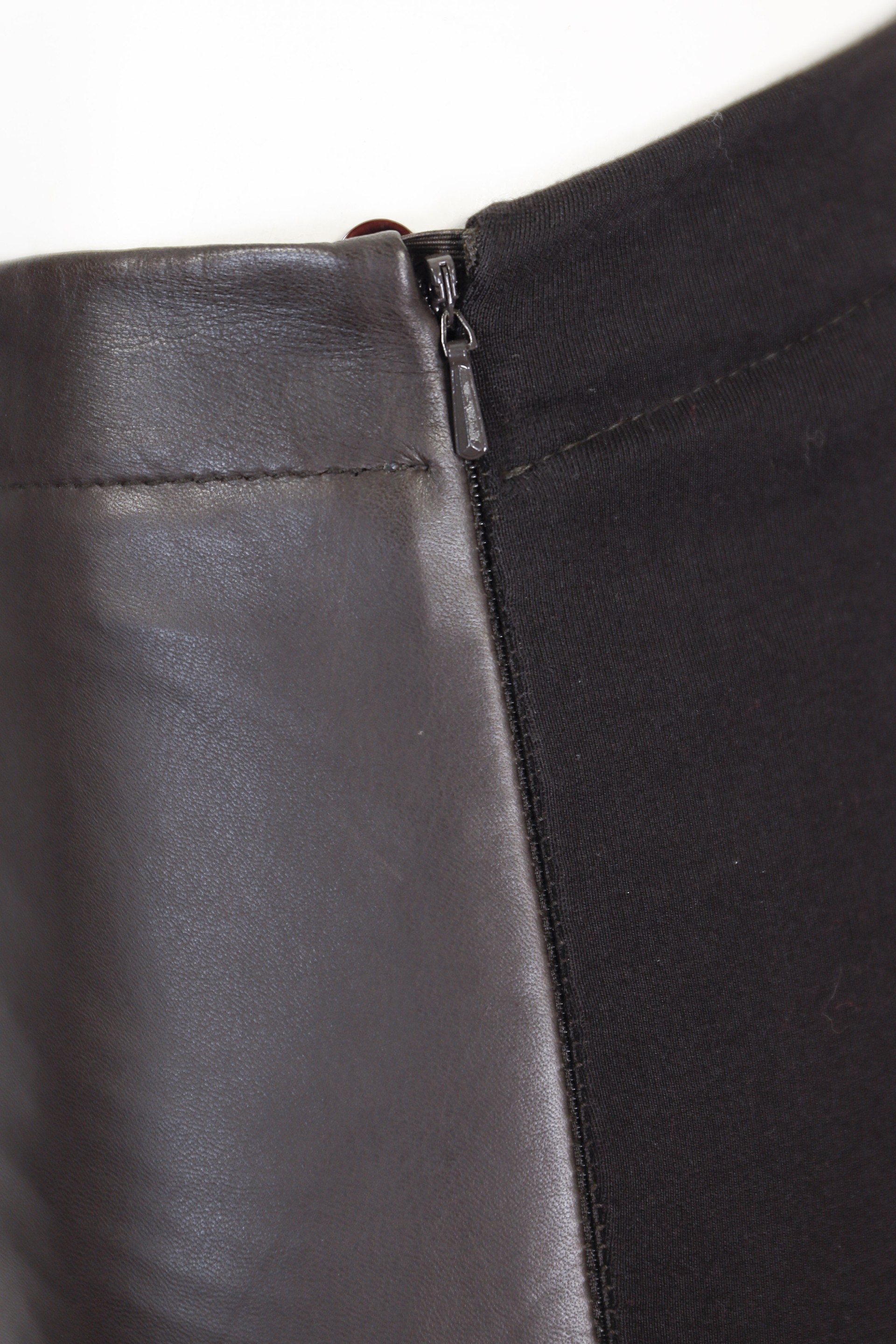 Calças em pele e lycra