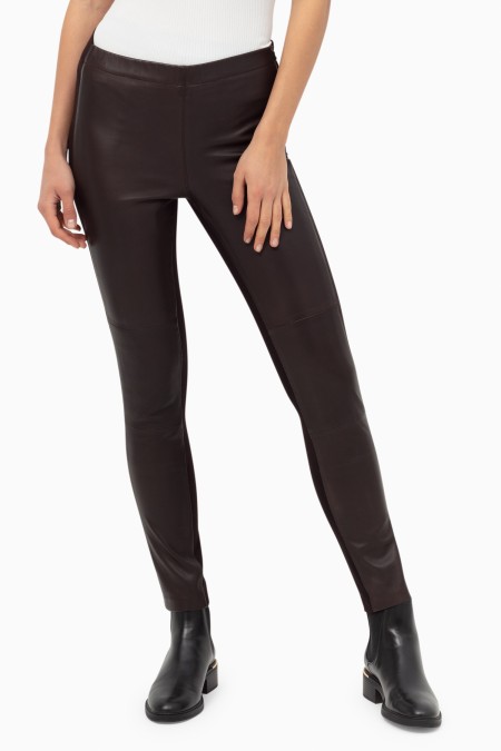 Calas em pele e lycra