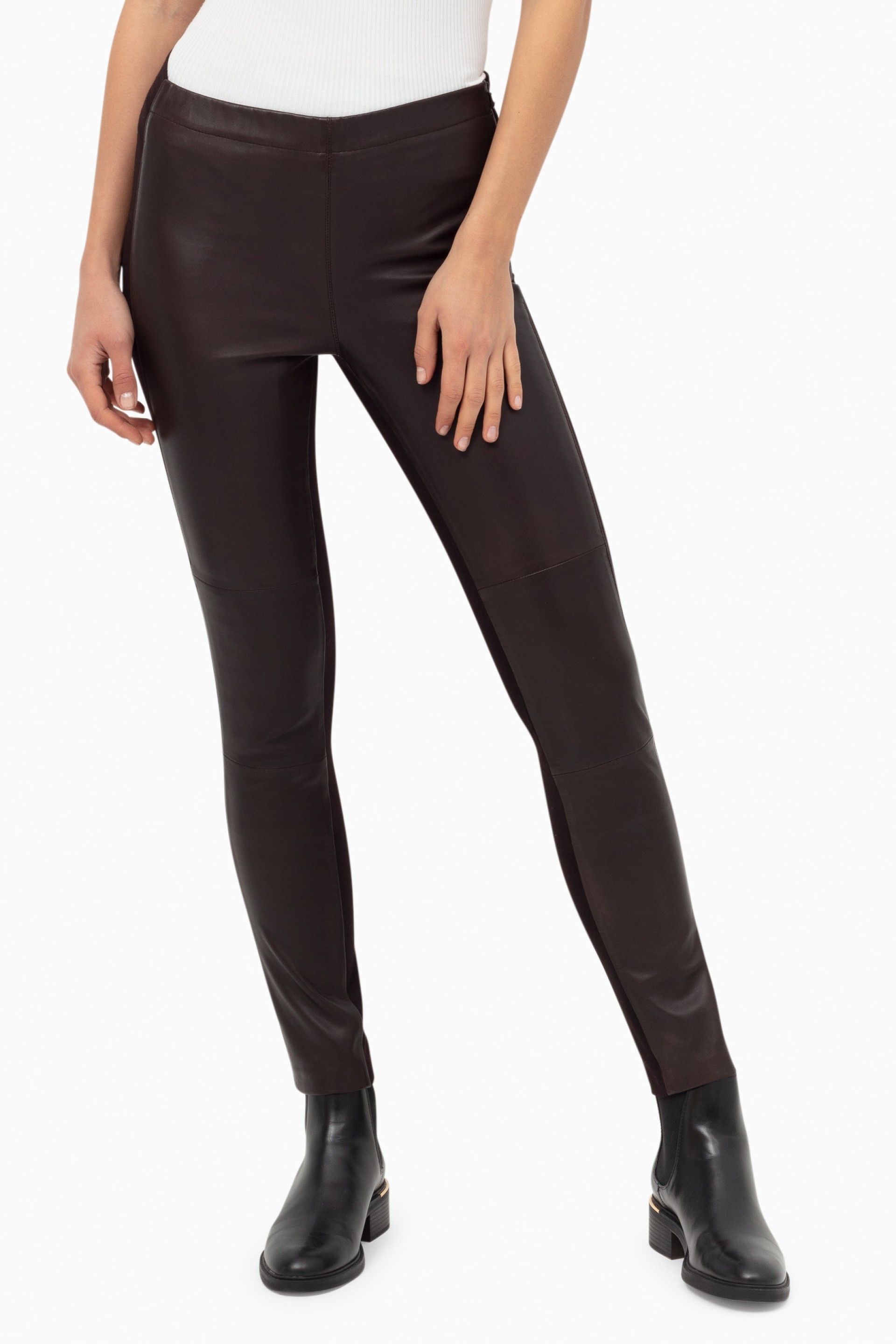 Calças em pele e lycra