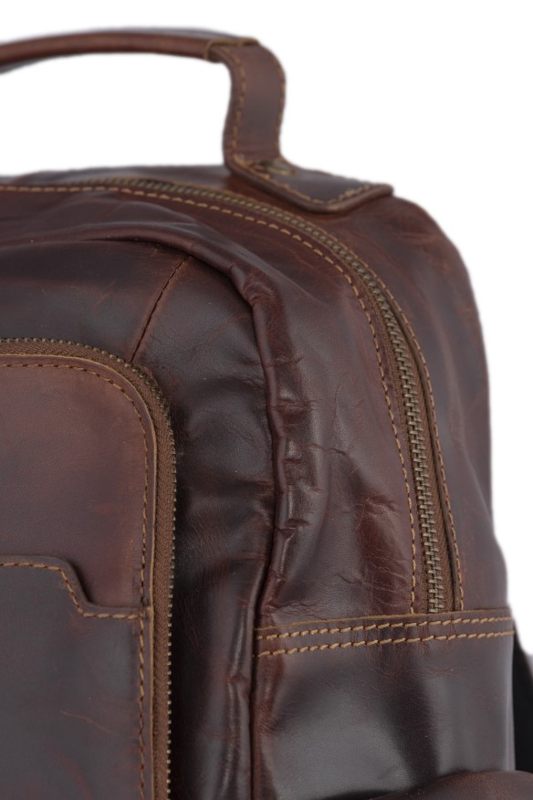 Mochila em pele