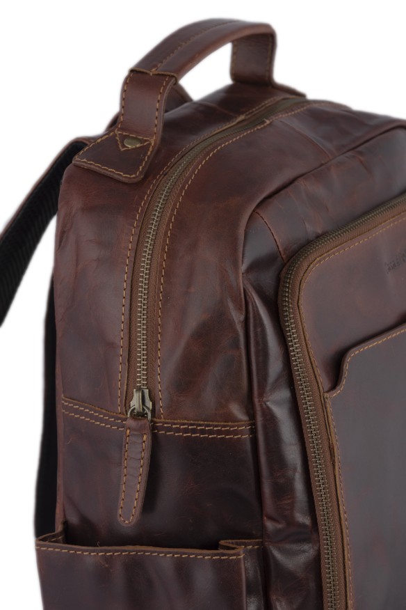 Mochila em pele