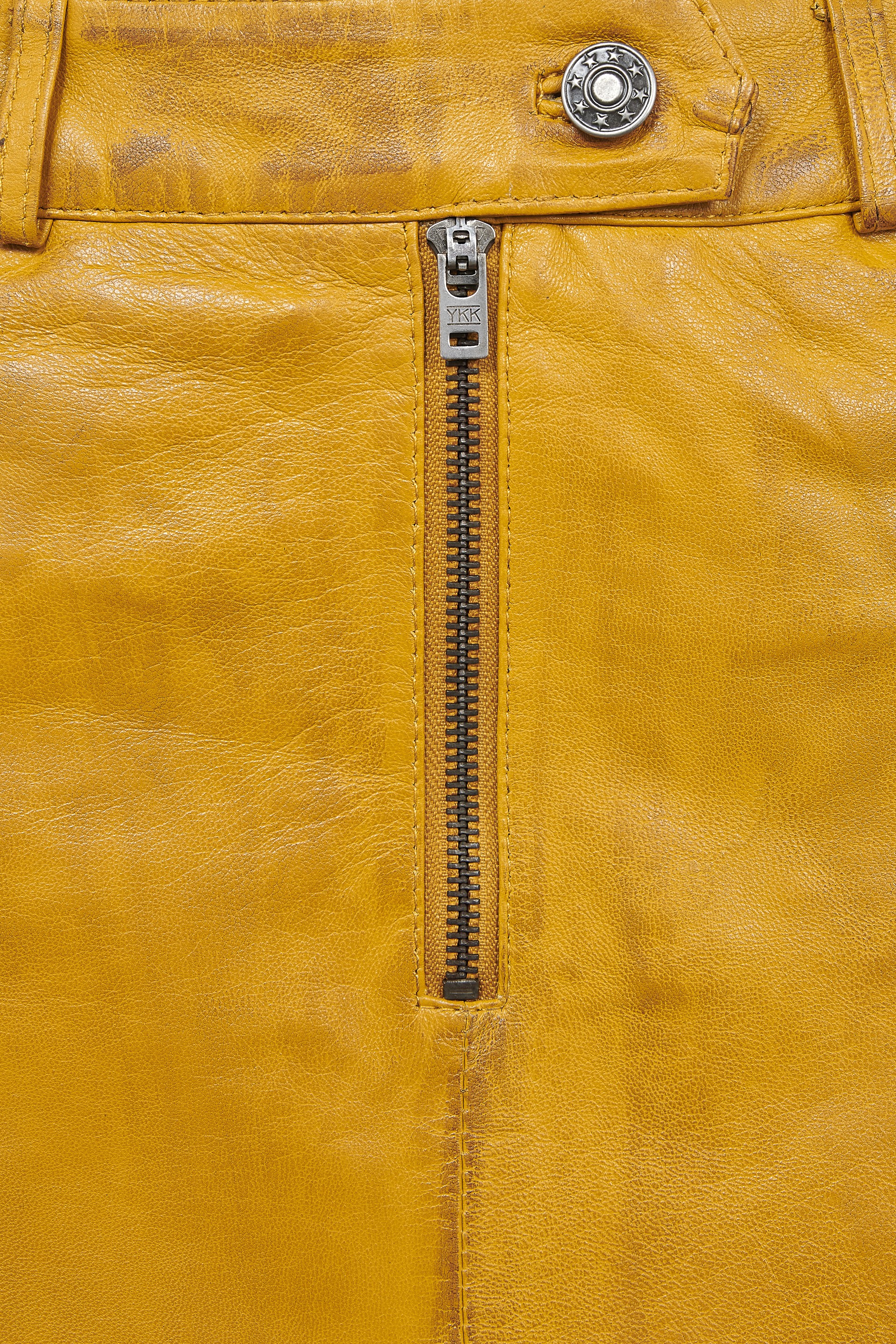 Saia em pele modelo ganga