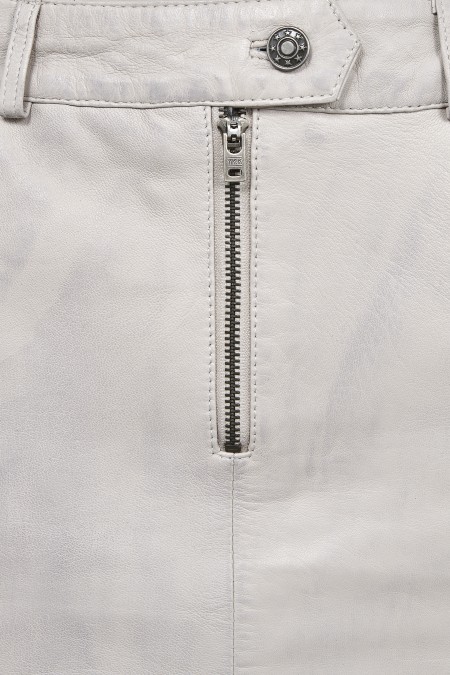 Saia em pele modelo ganga