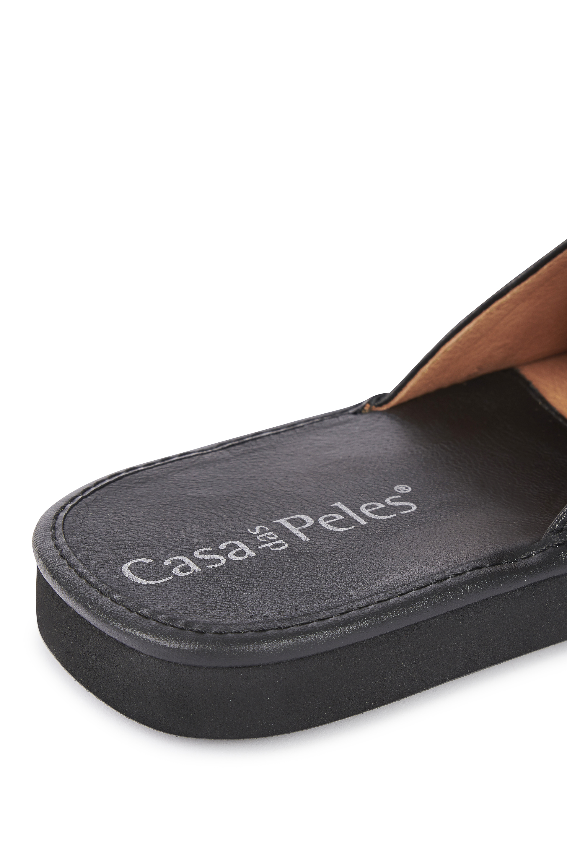 Chinelo em pele 2020