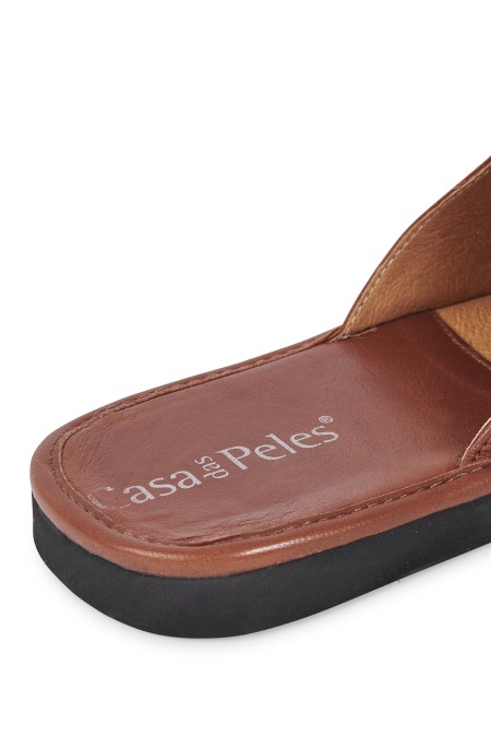 Chinelo em pele 2020