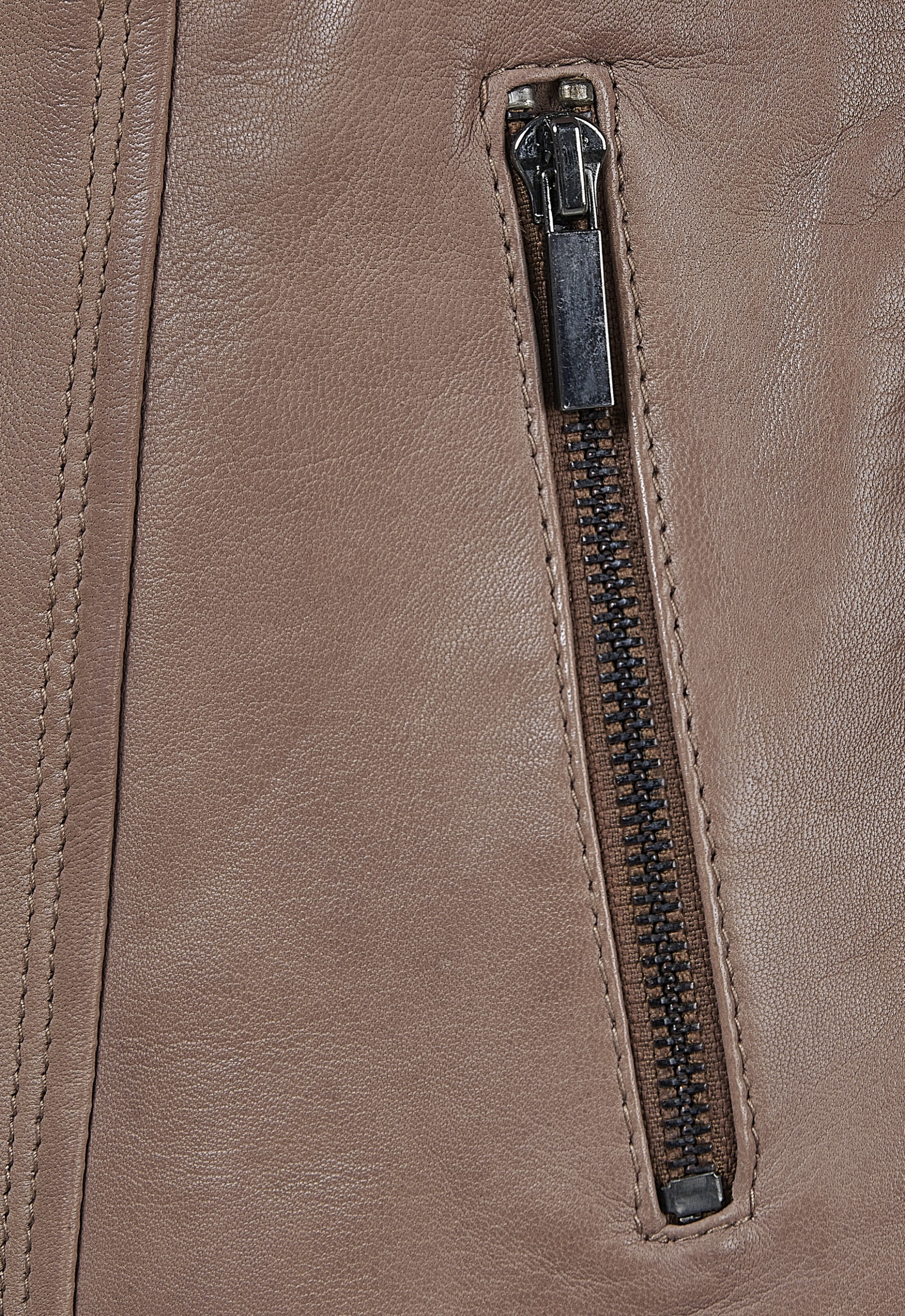 Casaco em pele Mirella