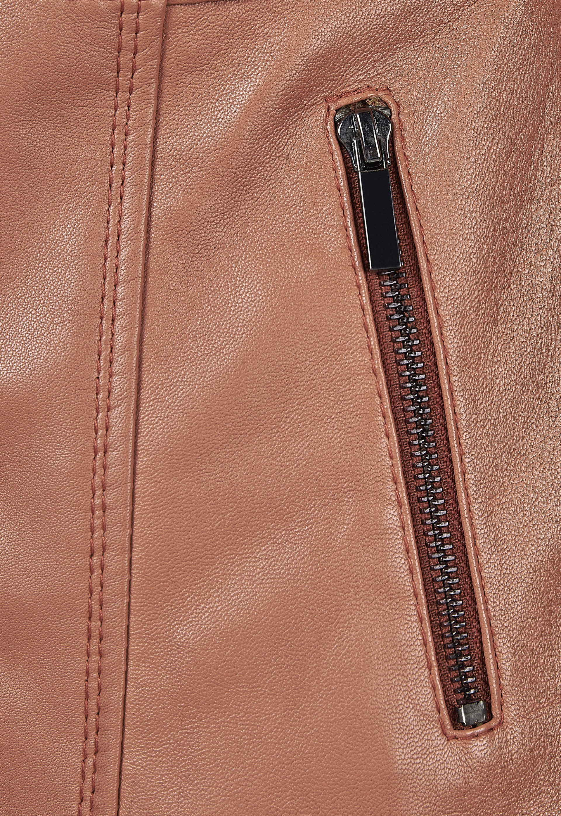 Casaco em pele Mirella