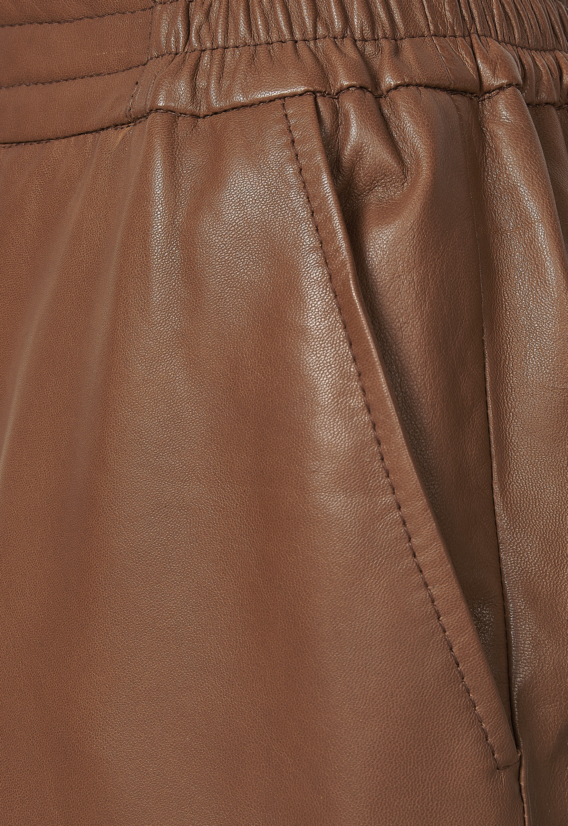 Saia em pele Donzela