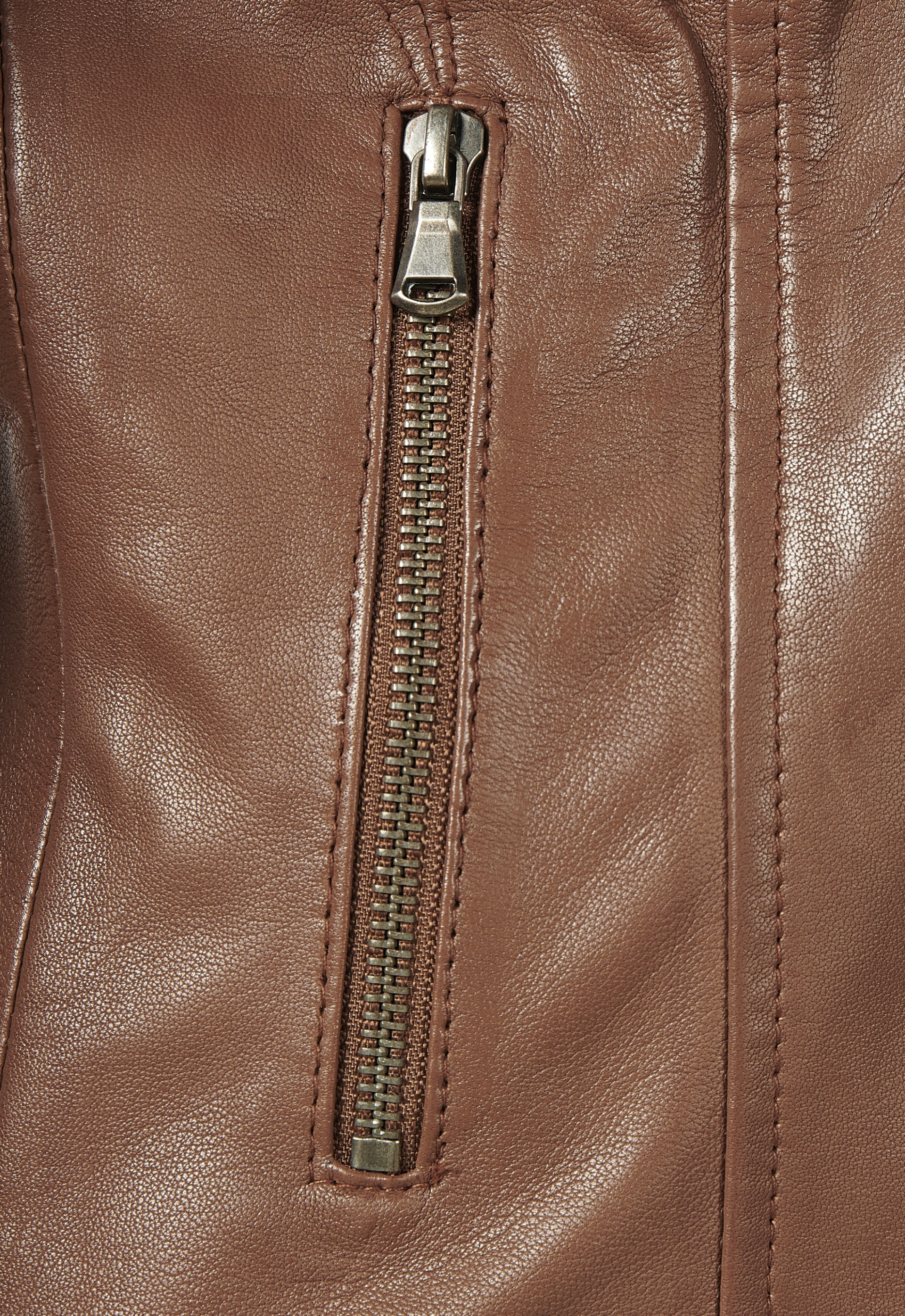 Blusão em pele Marisa