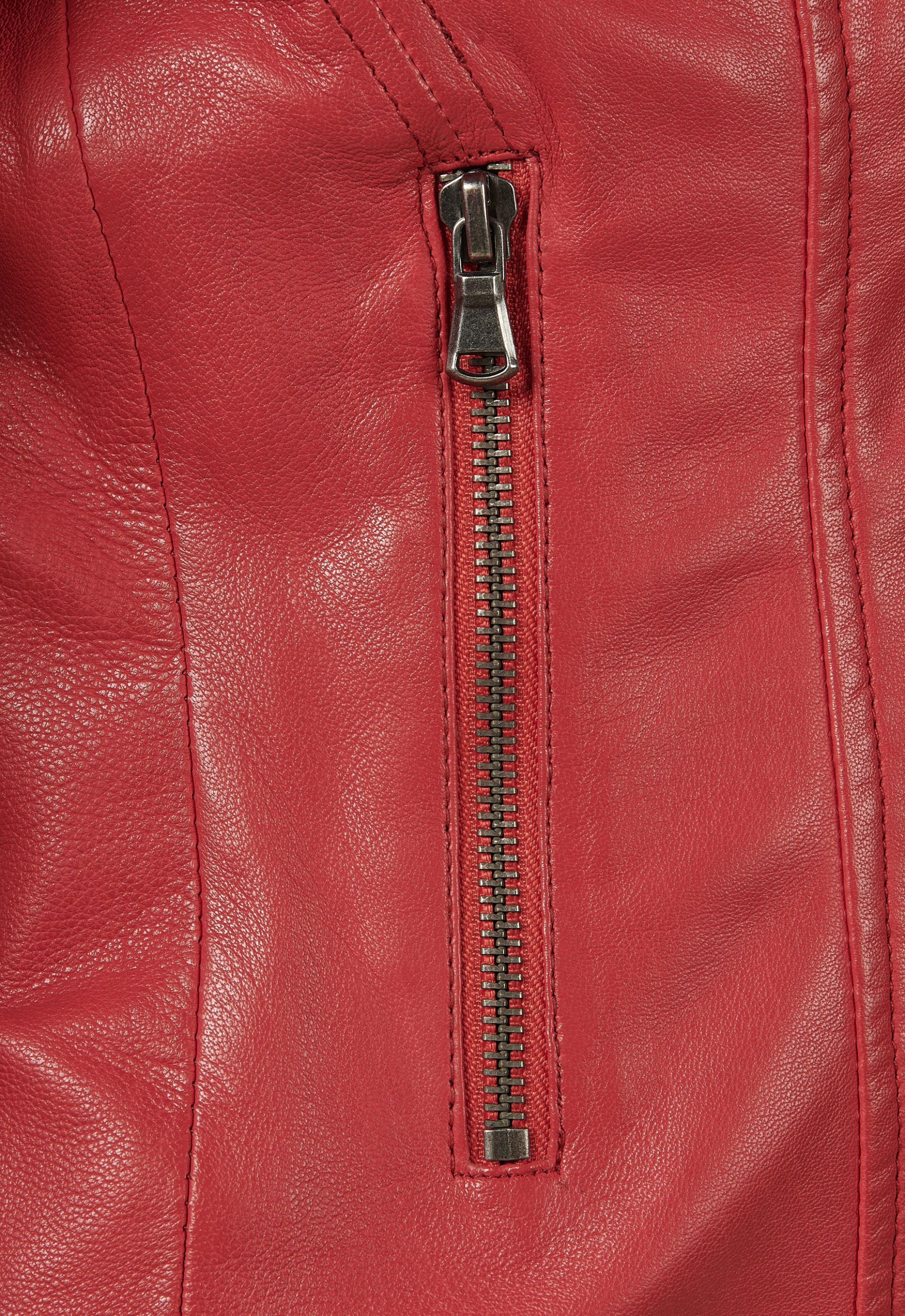 Blusão em pele Marisa