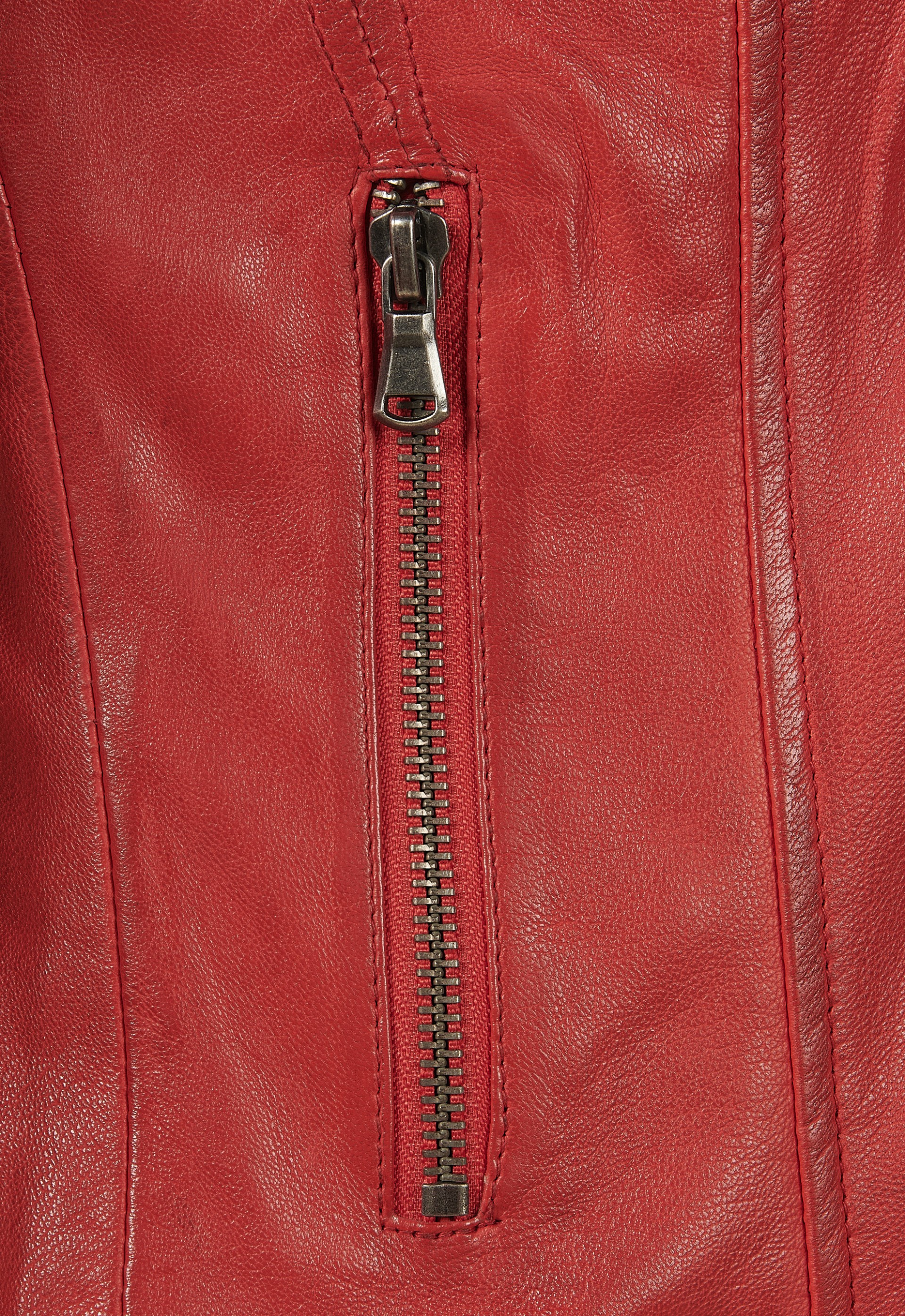 Blusão em pele Marisa